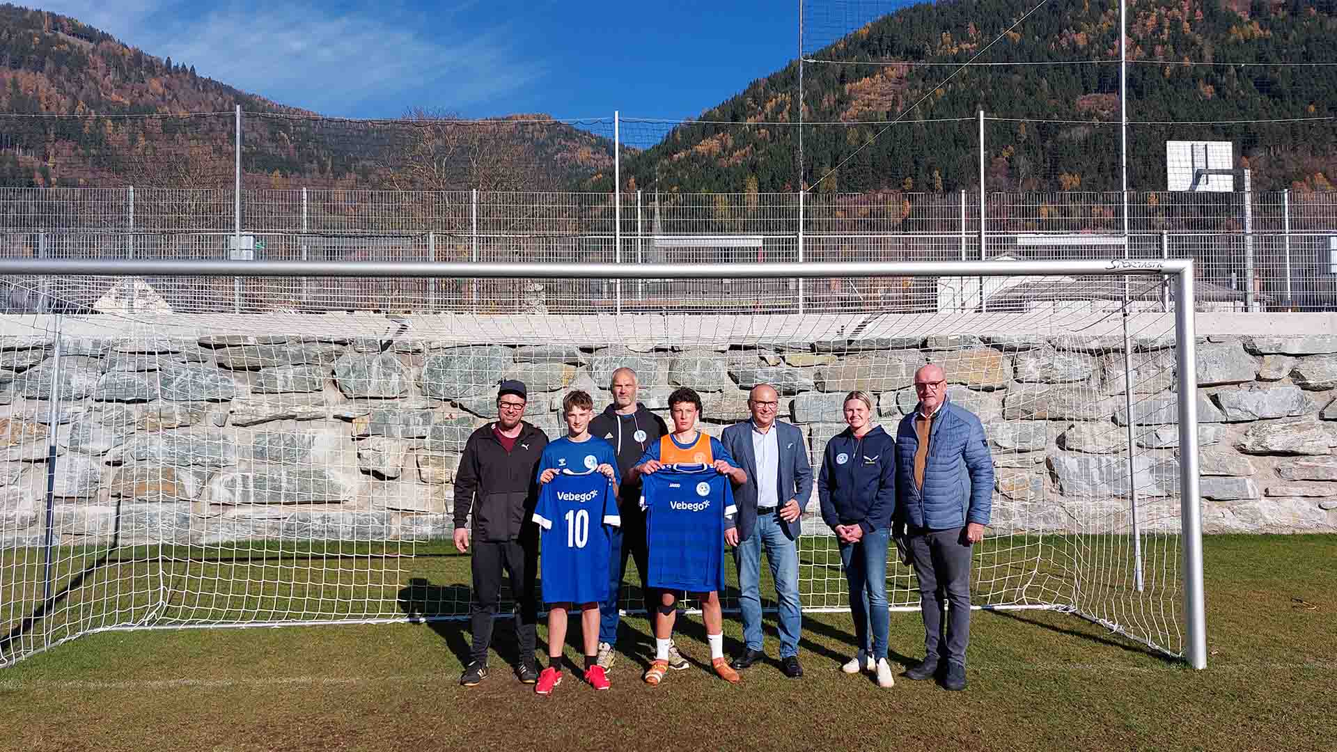 Trikotübergabe SV Treffen